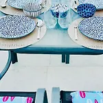 D & K Naxos Town *